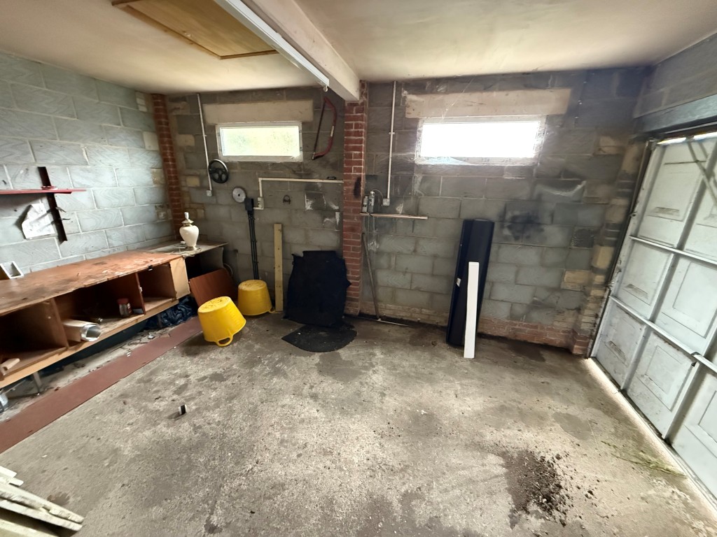 Lot: 136 - FOUR-BEDROOM DETACHED HOUSE FOR REPAIR AND MODERNISATION - Garage showing external door